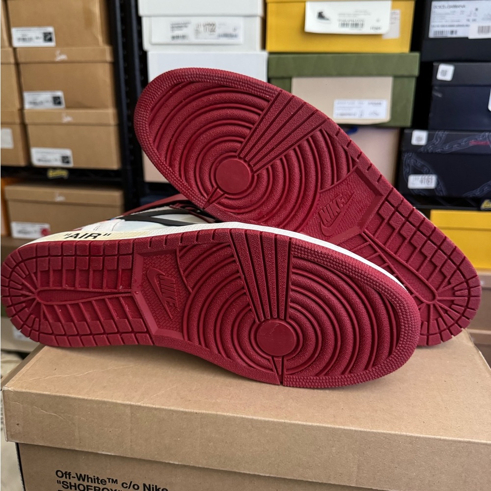 Nike Air Jordan 1 OG x Off-White Chicago - Picture 4 of 16